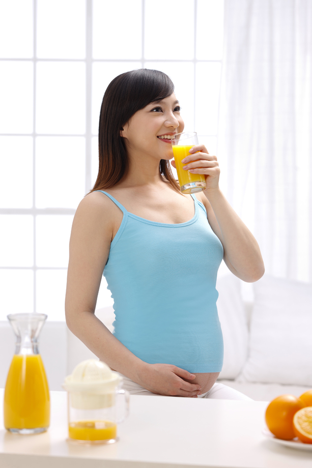 孕妇喝果