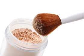化妆刷粉底图片