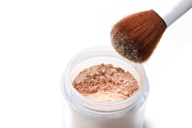 化妆刷粉底图片