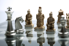 静物兵马俑国际象棋照片