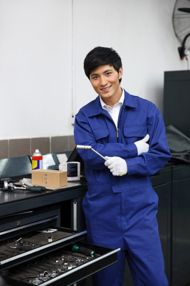 汽车修理人员照片 汽车修理人员照片