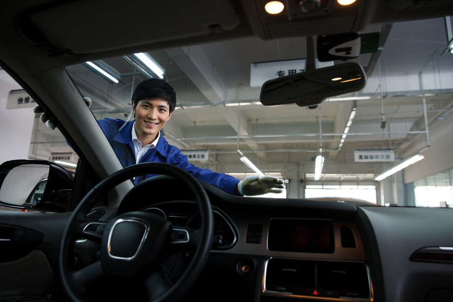 汽车修理人员图片 汽车修理人员图片