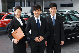 汽车销售人员照片