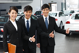 汽车销售人员图片