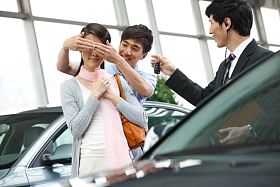 汽车销售人员照片