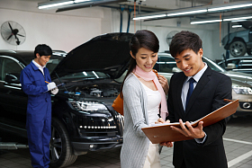 汽车销售人员照片