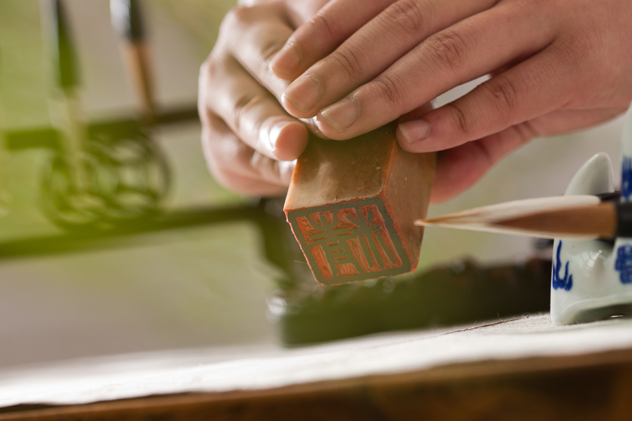 手拿印章图片 手拿印章图片