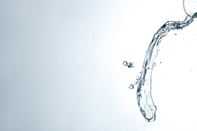 溅起的水花照片