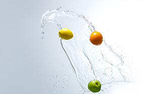 水中的水果图片