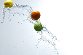 水中的水果图片