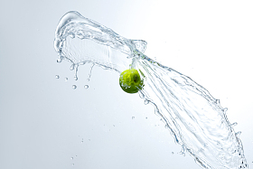 溅起的水花照片