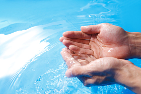 手和水图片