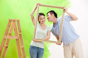 青年情侣快乐装修照片