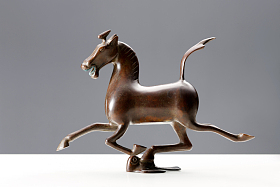 工艺品马踏飞燕照片
