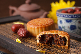 静物月饼和大枣图片