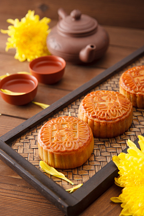 静物月饼和茶具