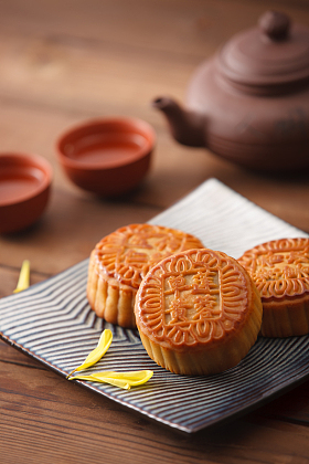静物月饼和茶具图片