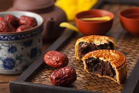 静物月饼和大枣图片
