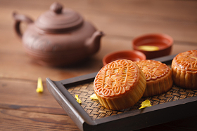 静物月饼和茶具