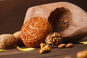 静物月饼和干果