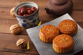 静物月饼和干果图片