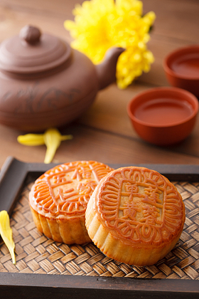 静物月饼和茶具