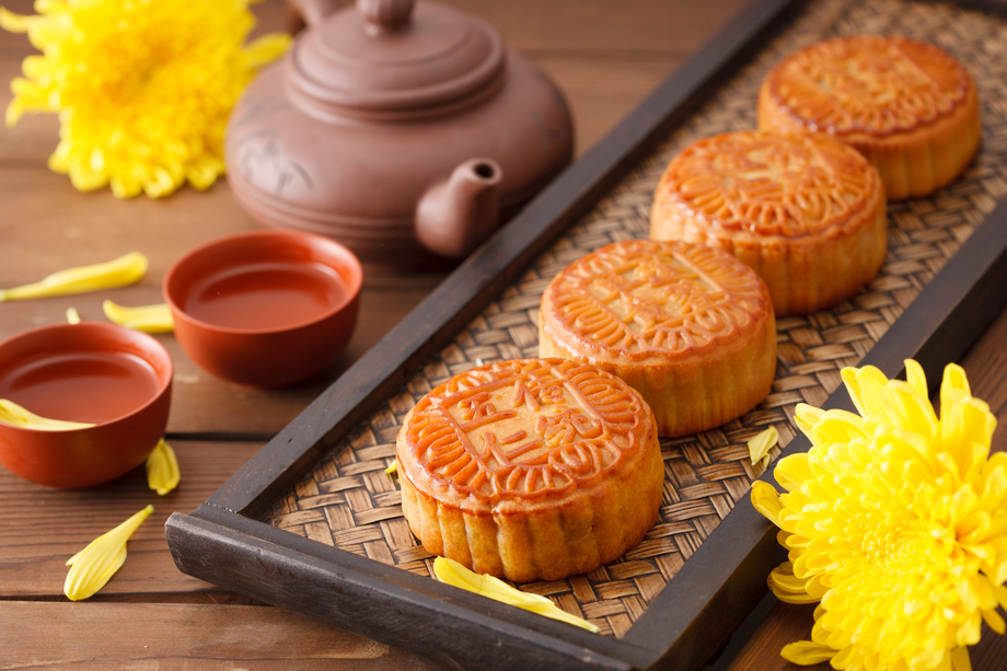 静物月饼和茶具图片