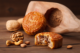 静物月饼和干果