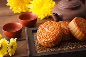 静物月饼和茶具图片