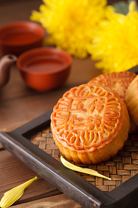 静物月饼和茶具