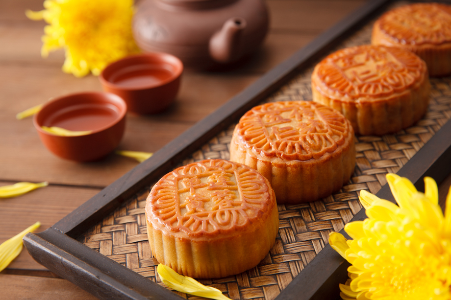 静物月饼和茶具图片