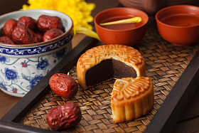 静物月饼和红枣