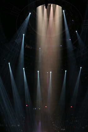 剧院内舞台与灯光