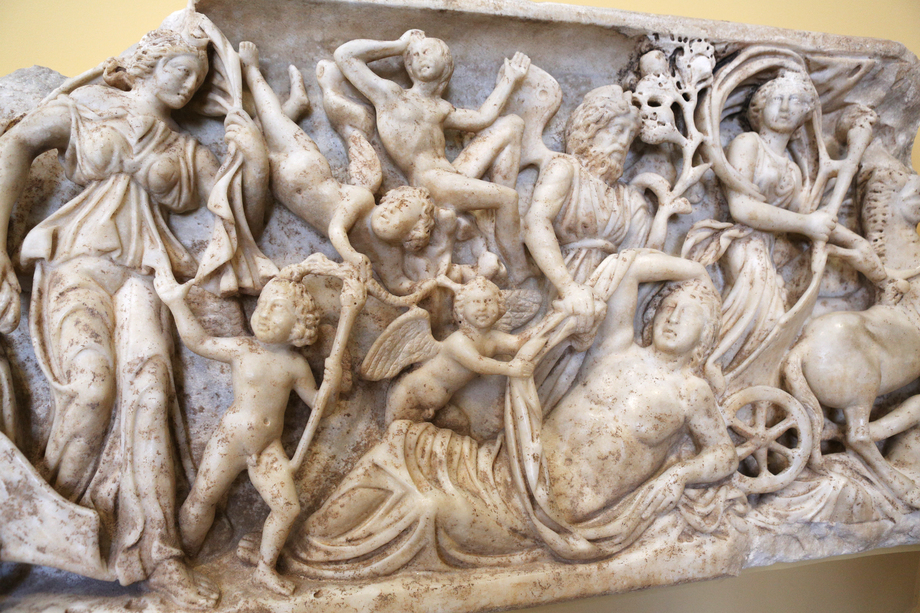 博物馆里的壁画照片