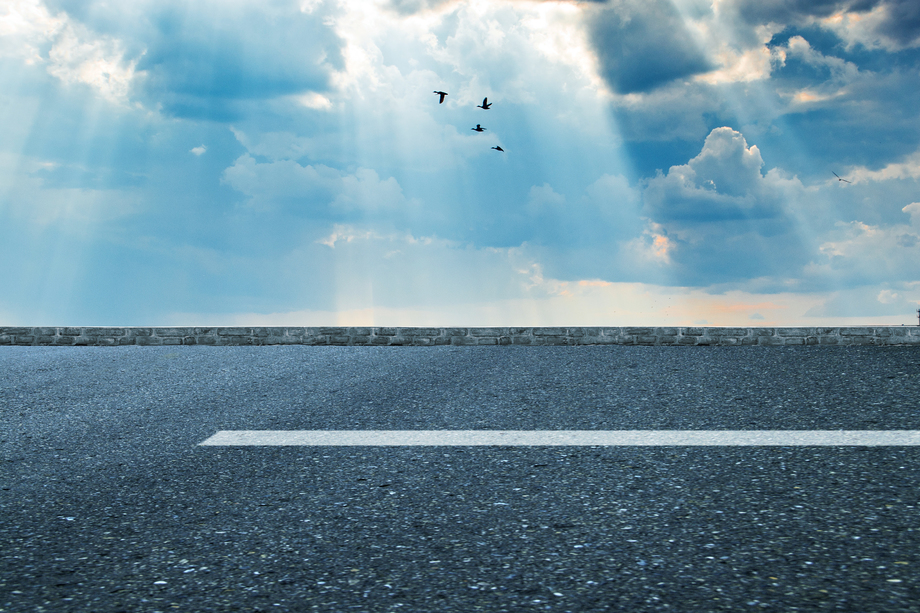 飞鸟与山路图片 飞鸟与山路图片