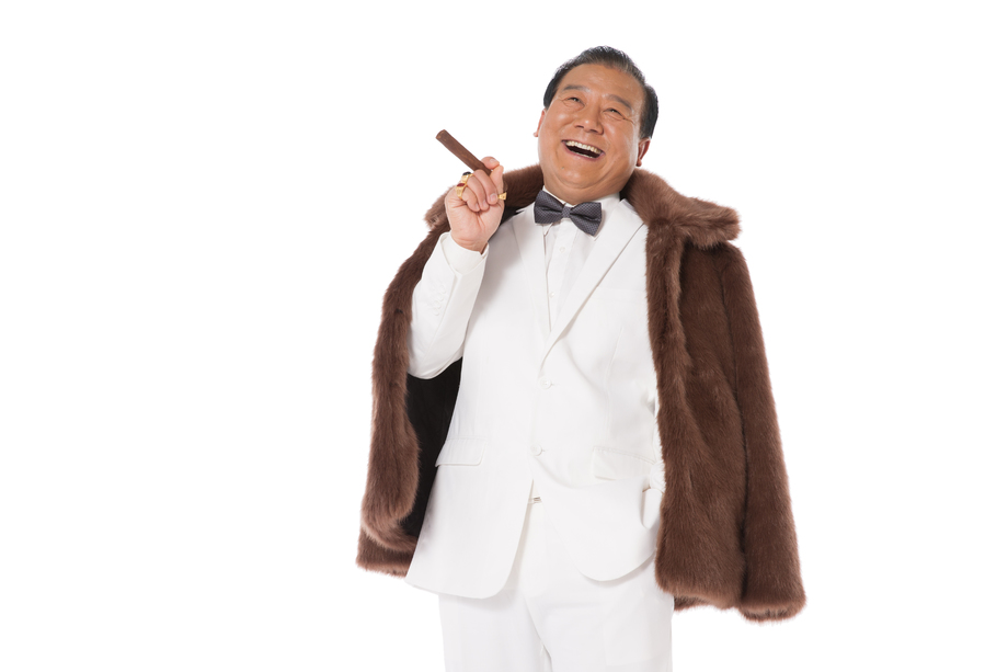 成功男人拿着雪茄烟图片 成功男人拿着雪茄烟图片