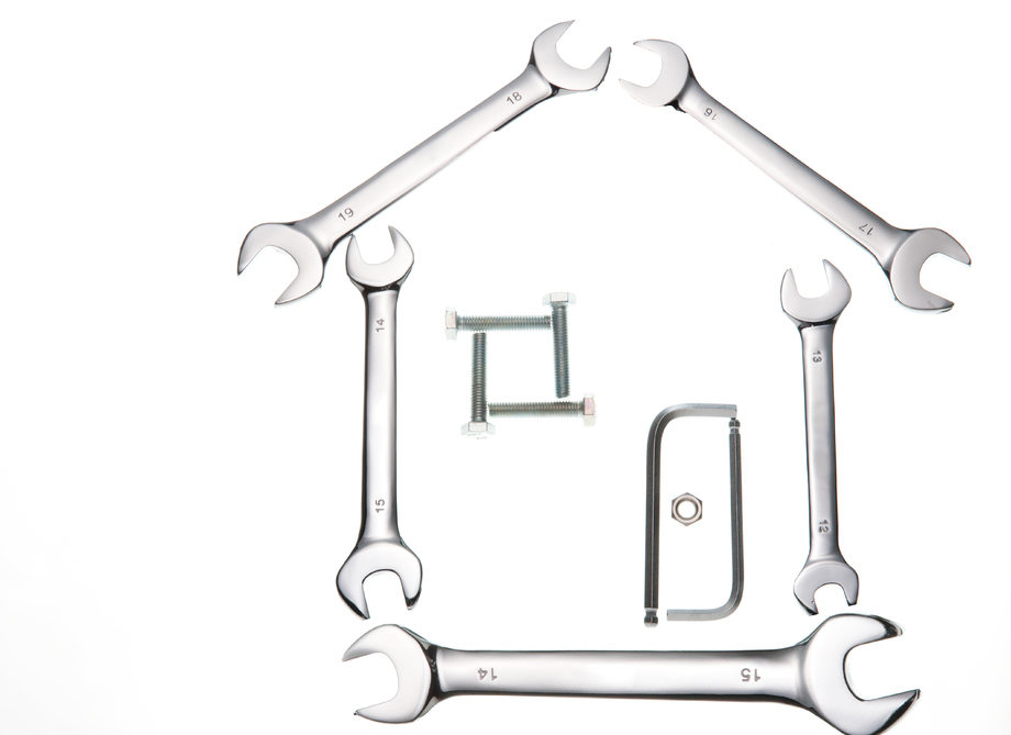 用扳手建构的房屋图片