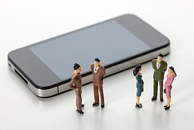 商务人士与手机照片