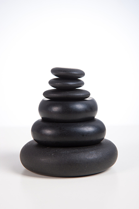 堆叠的鹅卵石照片