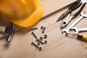 安全帽与工具图片