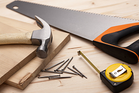 厚工具与木板图片