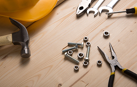 安全帽与工具图片