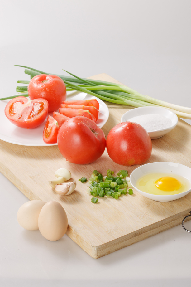 炒西红柿鸡蛋的食材照片 炒西红柿鸡蛋的食材照片