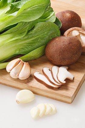 炒香菇油菜的食材图片