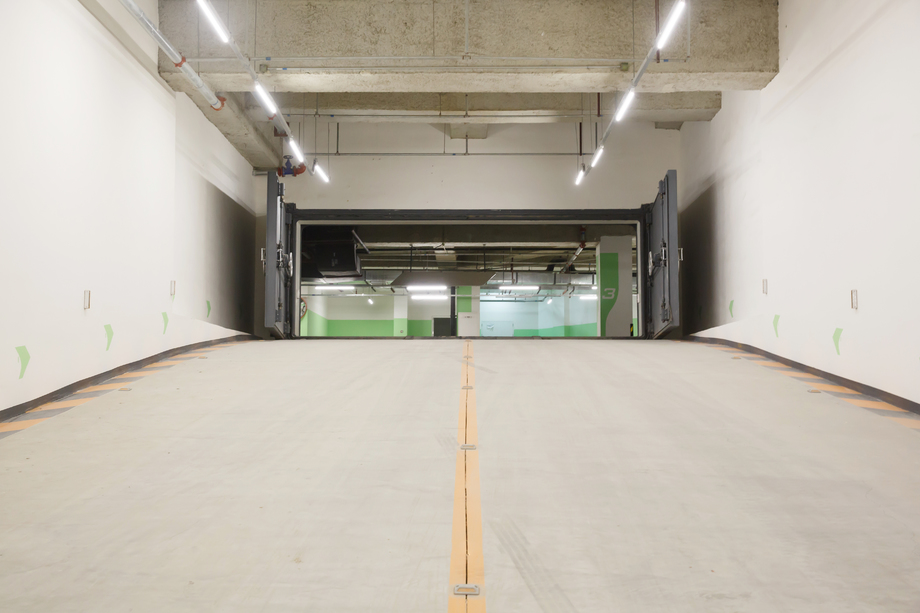 地下停车场路面图片 地下停车场路面图片