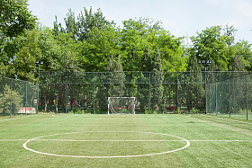 空旷的足球场照片