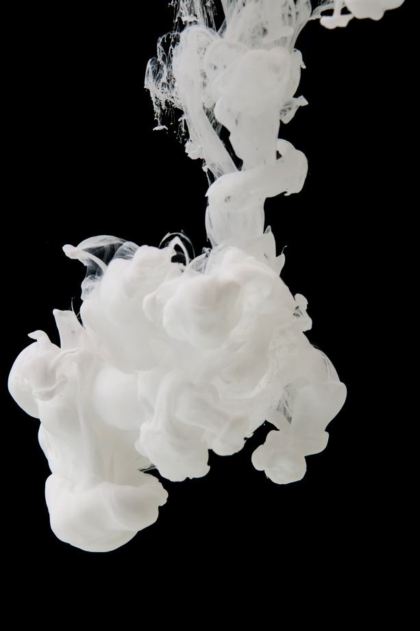 白色的颜料在水中图片 白色的颜料在水中图片