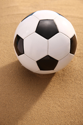 沙滩足球图片