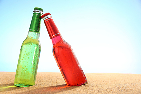 沙滩饮料瓶