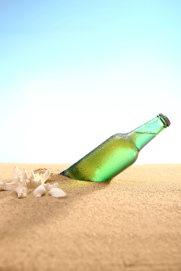 沙滩饮料瓶